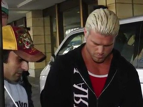 Hugh Jackman frappe Dolph Ziggler