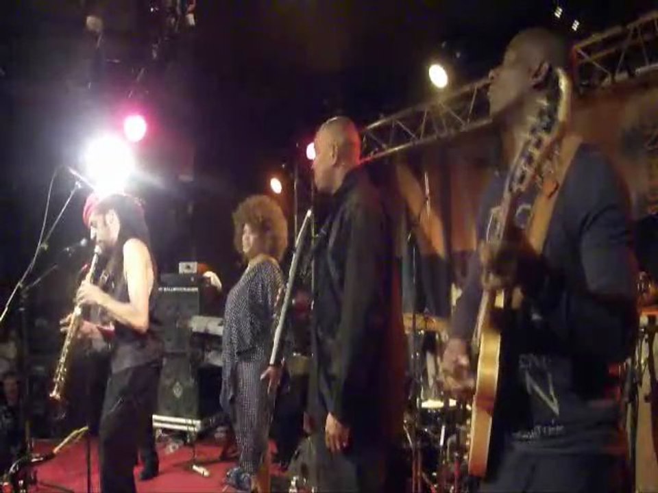 BT EXPRESS  have some  fun  (live in Paris)