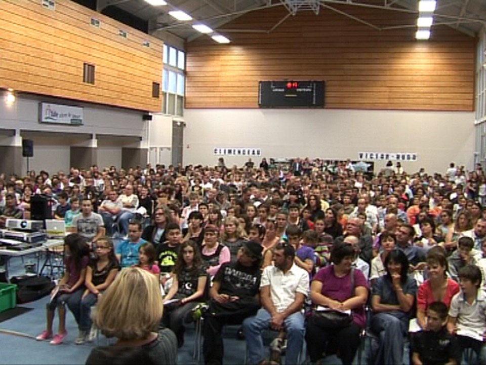 TULLE REMISE DES "IPAD 2" 2011 aux ELEVES DE SIXIEME COLLEGES VICTOR-HUGO et CLEMENCEAU