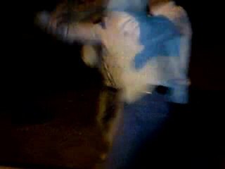 2 türk bir süriyelıye işkence ettıler nedeni türklere küfür ettigi için !!