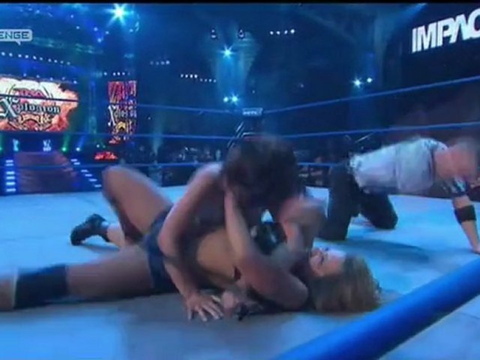 TNA xplosion 2011/09/21 Madison Rayne vs Mickie James