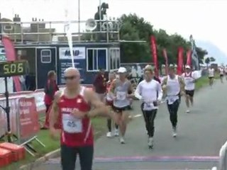 Lizzy Hawker claims new world record at Commonwealth Championships