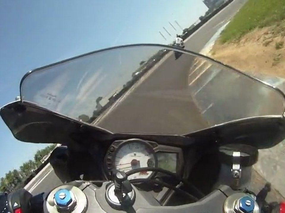 GSXR 600 - Roulage au Vigeant 01/08/2011