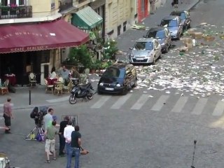 Filming - Paris Cafe - Featurette Filming - Paris Cafe (Anglais)