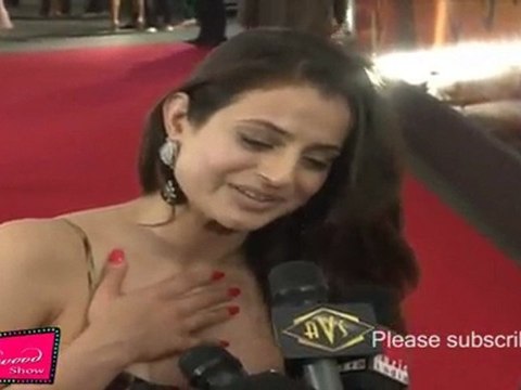 Hot Amisha Patel Looks Hot In Boob Revealing Dress At Premier Of Mausam