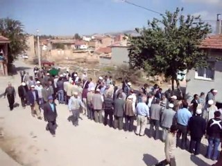 HACI HATİCE TEKEŞ ANNENİN CENAZE GÖRÜNTÜLERİ 2011/5