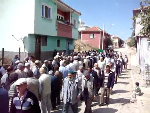 HACI HATİCE TEKEŞ ANNENİN CENAZE GÖRÜNTÜLERİ 2011/ 6