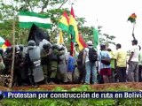 Indígenas obligan a canciller boliviano a participar en marcha