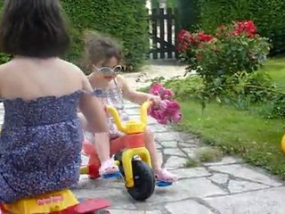 Les filles dans le jardin 02/08/2011 v2