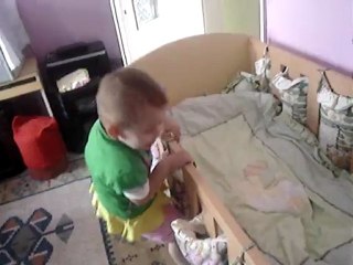 Sena Bebek Emzik Peşinde