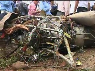 Everest tourists die in plane crash