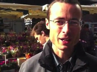 Distribution sur le marché saint Marc à Rouen