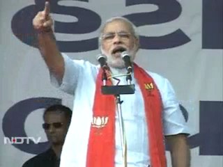 Modi holds 'maha rally', accuses Congress of conspiracy