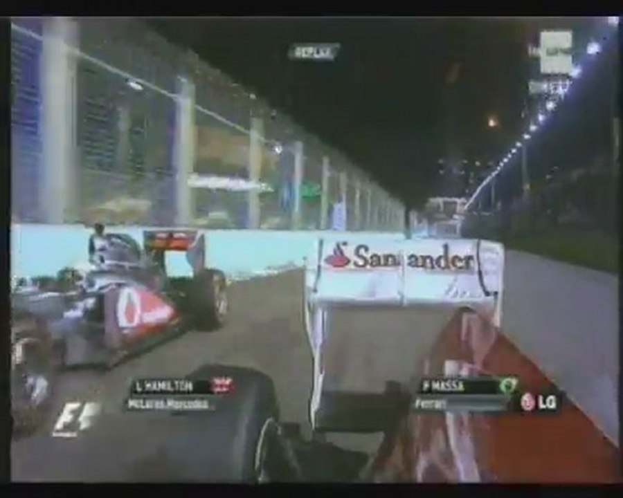 Singapour 2011 : Accrochage Hamilton - Massa