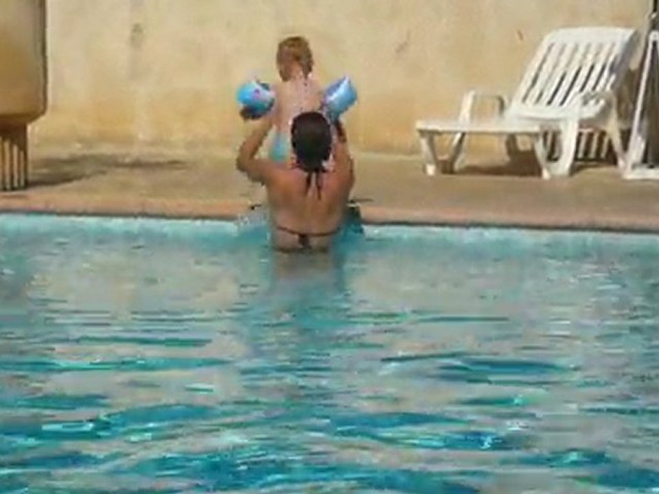 plouf dans piscine