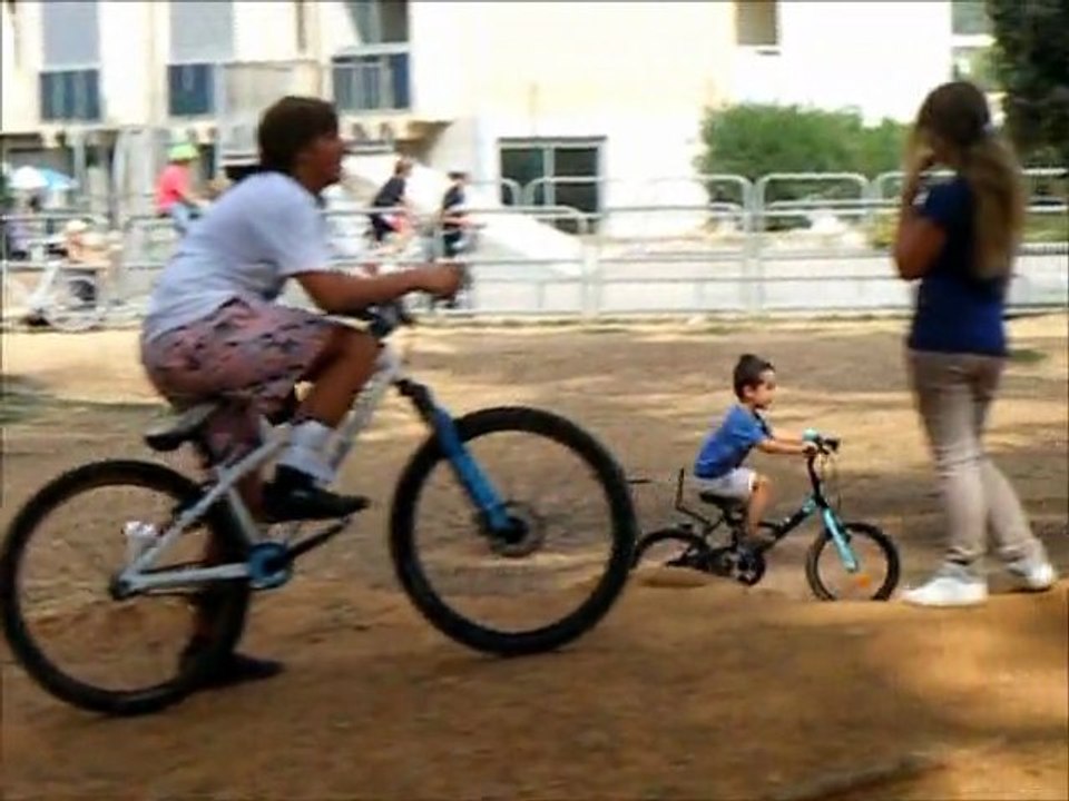 Vélo sans les roulettes 10-09-2011 (3ans et demi)