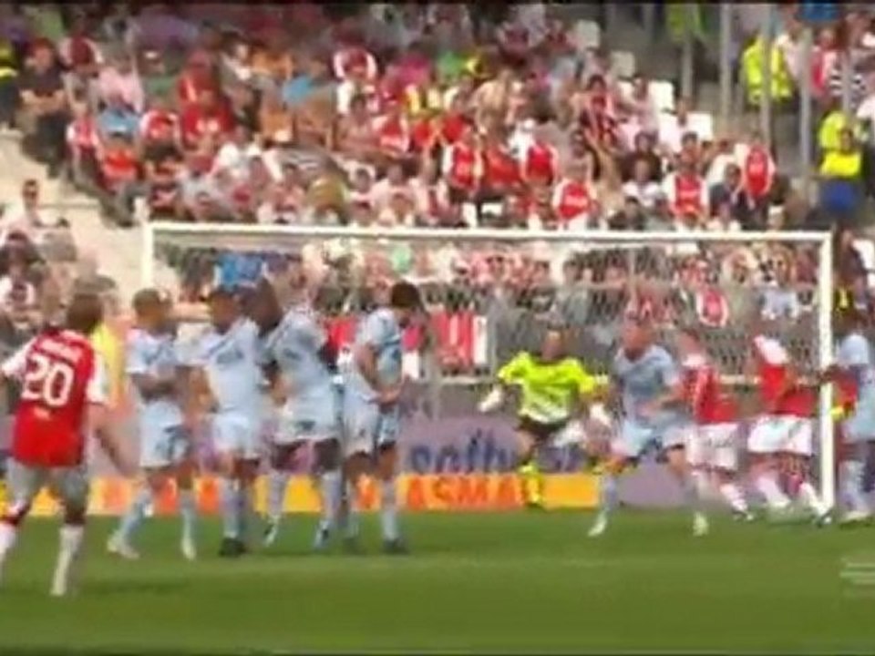 AZ führt die Eredivisie an