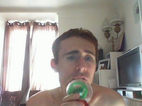 Wiwi égratigne come over