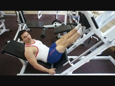 Жим ногами на тренажере с узкой постановкой ног. Техника выполнения упражнения.