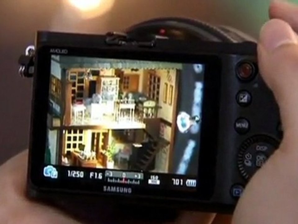 Samsung's new mirrorless : NX200