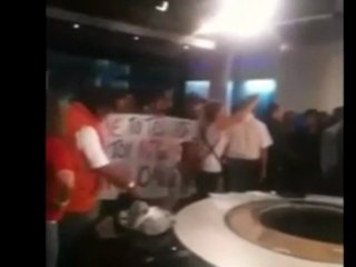 Des étudiants grecs interrompent le JT