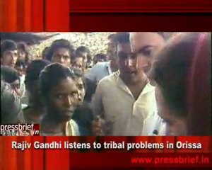 Rajiv Gandhi listens to tribal problems in Orissa