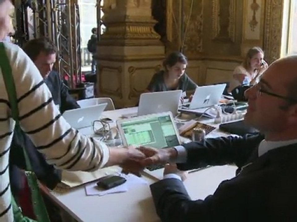 French Senate vote hurts Sarkozy re-election hopes
