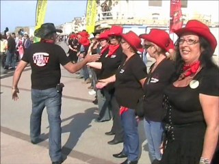 record 2011 de danseurs en ligne sur la digue