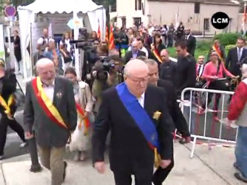 Arles: Jean-Marie Le Pen aux côtés des harkis