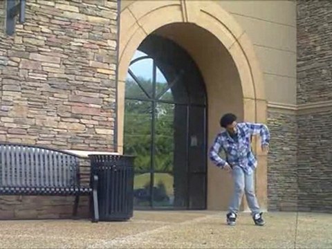 Amazing Robot on Dubstep ! This Dancer play with your mind