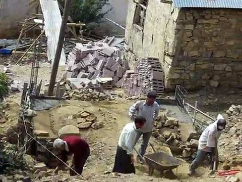 ( DİYARBAKIR ÇÜNGÜŞ KARAKAYAKÖYÜ ) KÖYÜMÜZDE YENİ BİR EV İNŞAATI DAHA YAPILIYOR KÖYÜMÜZE DEĞER KATAN ( FAİK YILMAZ ) SONSUZ TEŞEKKÜRLER ALLAH ONDAN RAZI OLSUN.KÖYÜMÜZE YATIRIM YAPTIĞI İÇİN..GEÇ KALMAYIN SİZDE BİRAN ÖNCE YAT