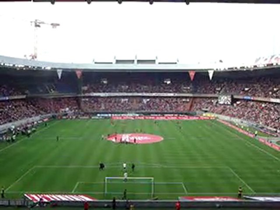 ALLER PARIS SAINT-GERMAIN CHANT GAMIN KI GUEULLE AU DESSUS :'(