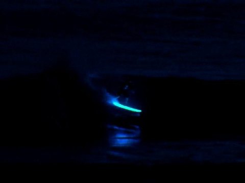 Une planche de surf en LED avec Aritz Aranburu