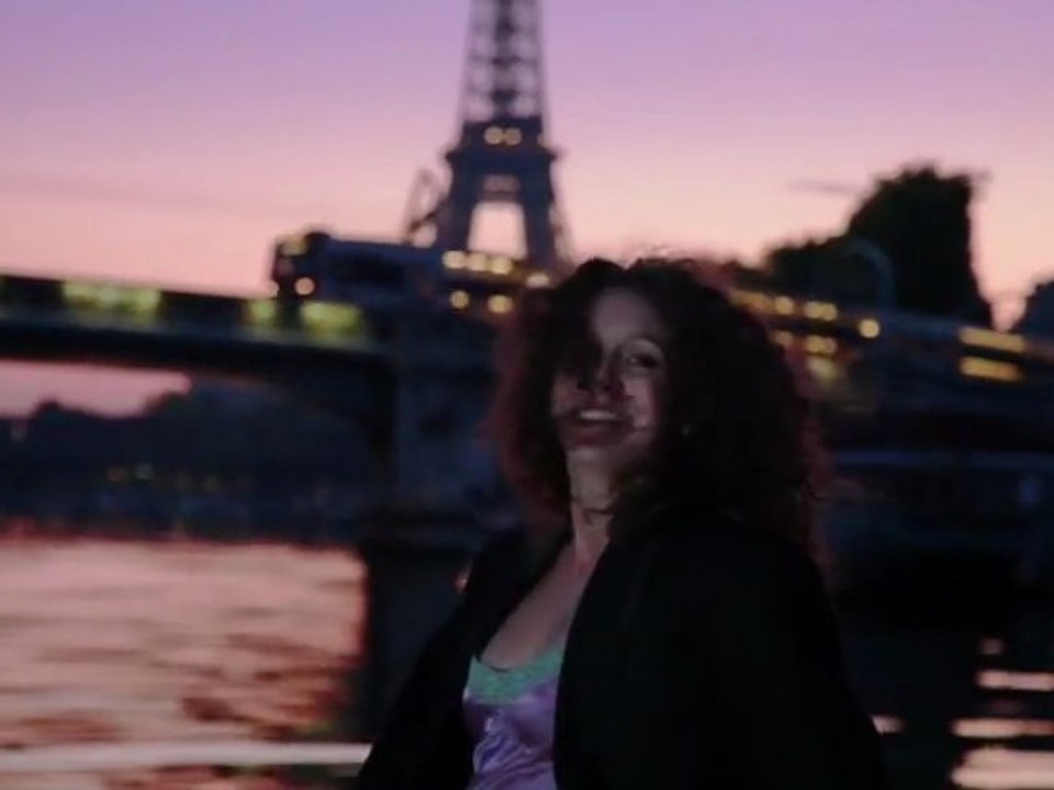 La bande annonce 2011, radieuse aurore sur la Seine au pied de la tour Eiffel