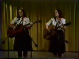 Suzie Frey & Loïs Kerr - Crois et obéi