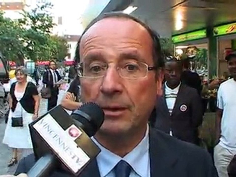François Hollande en campagne à Vincennes pour les primaires du PS le 26 septembre 2011