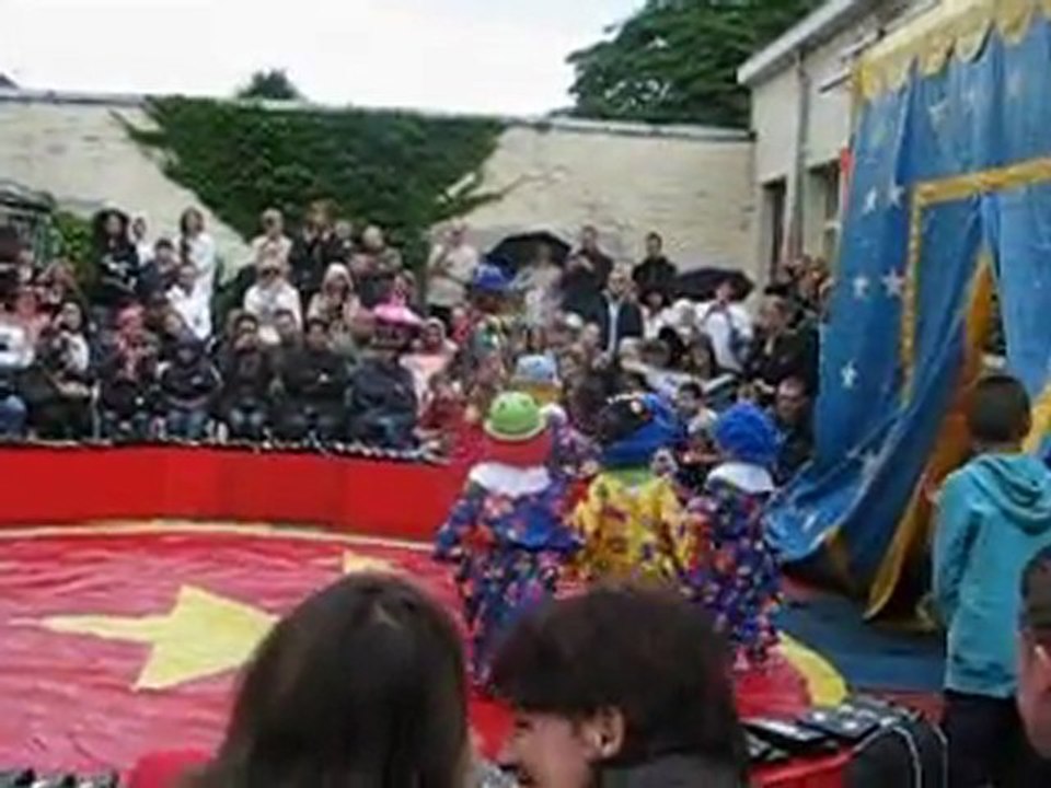 LA FETE A L'ECOLE - LE CIRQUE ET LES CLOWNS