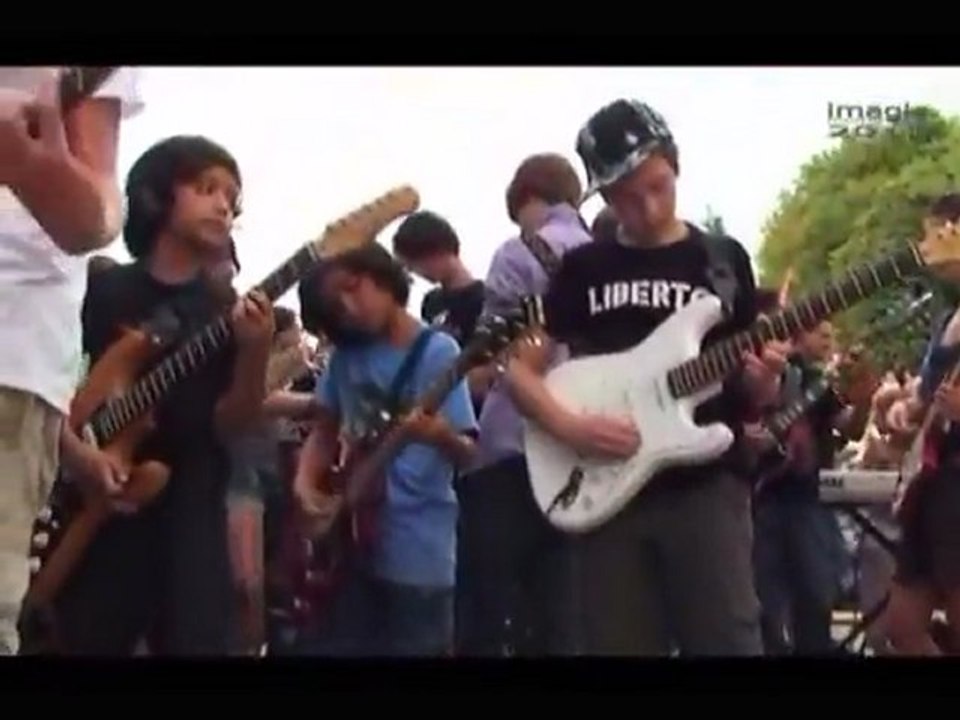 Seven Nation Army par le plus grand groupe du monde ! (Avignon)