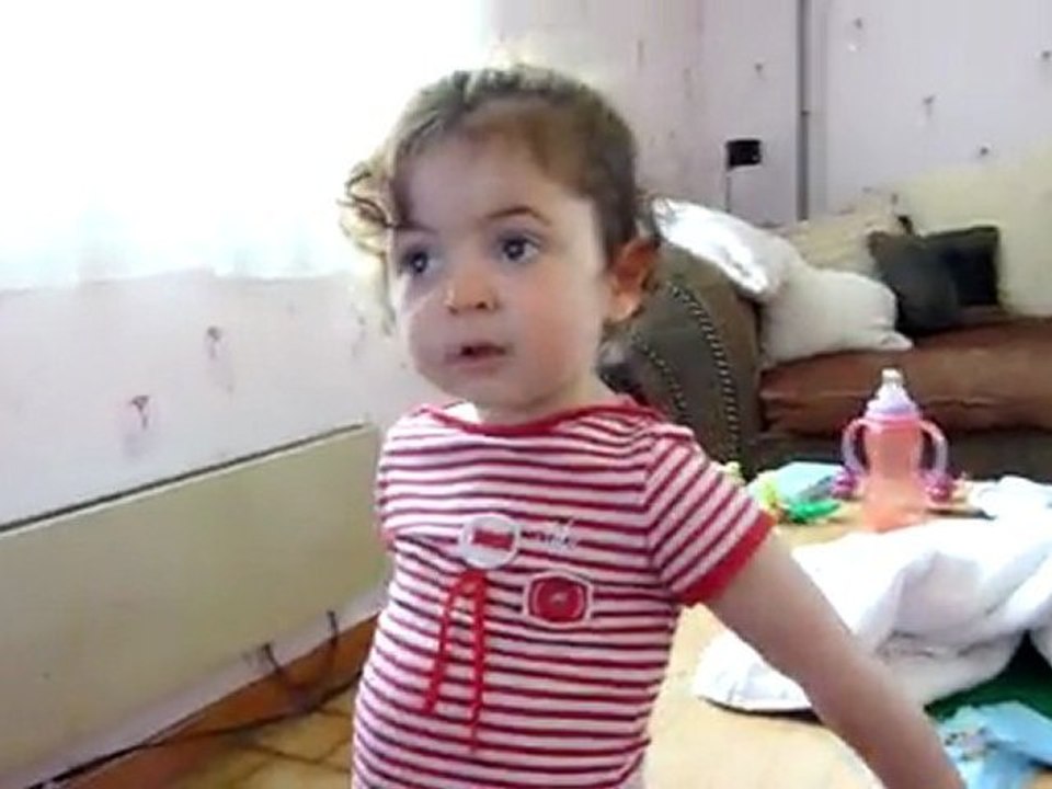 Emmy chante "Barbie magie de la mode"