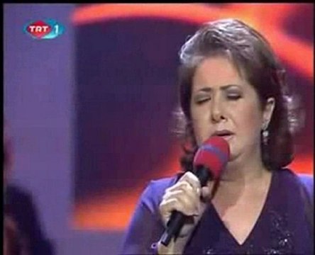 emel taşcıoğlu bir fırtına tuttu bizi