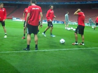 Προπόνηση Ολυμπιακού στο Emirates (5)