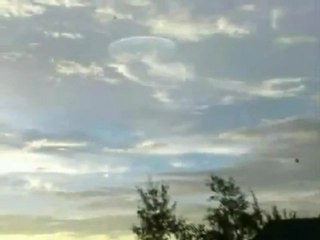 UFO .(invisibilité ou nuage). Malaisie.