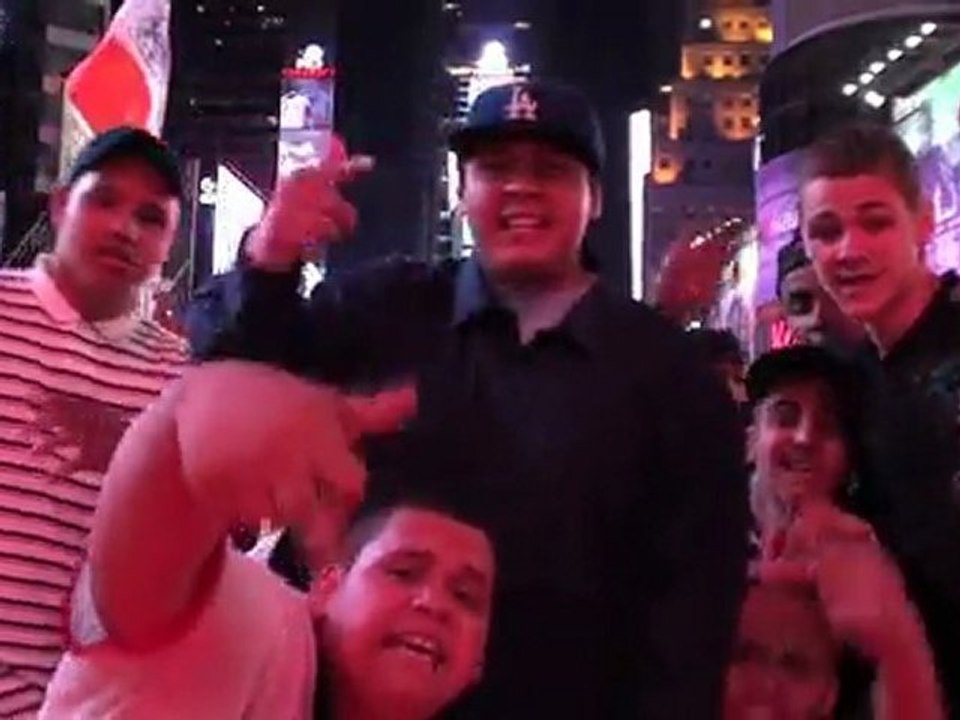 Movement goes to New York (Making of the International song)