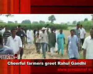 Cheerful farmers greet Rahul Gandhi