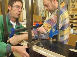 Assemblage et collage d'une structure de poteau