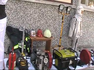 İtfaiyeciler haftasında İtfaiyeciler Vatandaşa Broşür Dağıttı