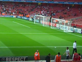 Οπαδοί του Ολυμπιακού στο Emirats