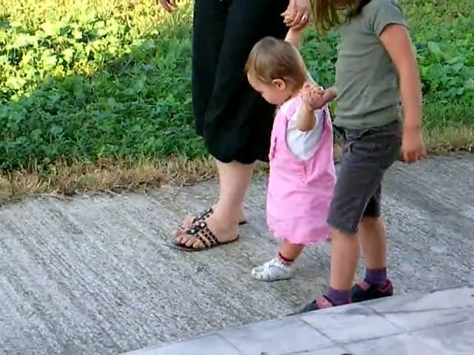 Amandine et ses premiers pas ...