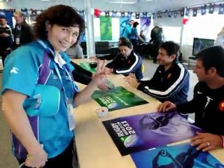 XV de France: séance de dédicaces pour des bénévoles