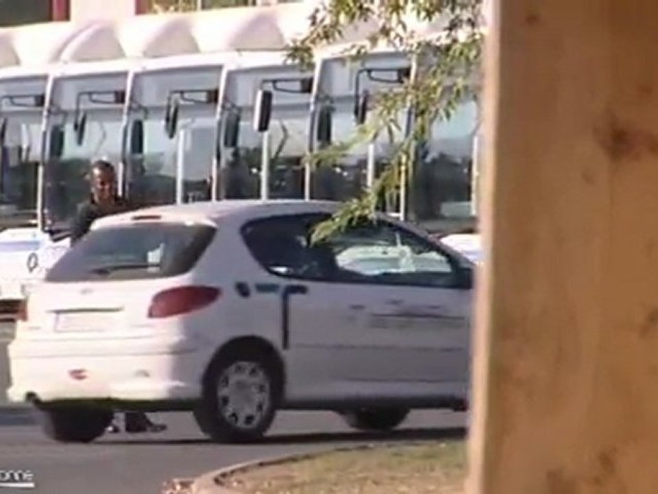 Dépôt des cars d'Orsay bloqué par des salariés (Marcoussis)